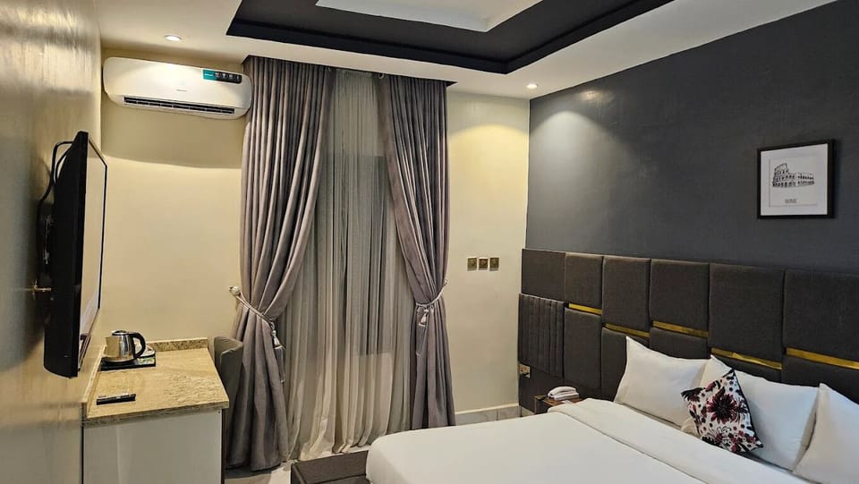 Deluxe Room, Balcony, City View | Desk, laptop workspace, blackout drapes, soundproofing