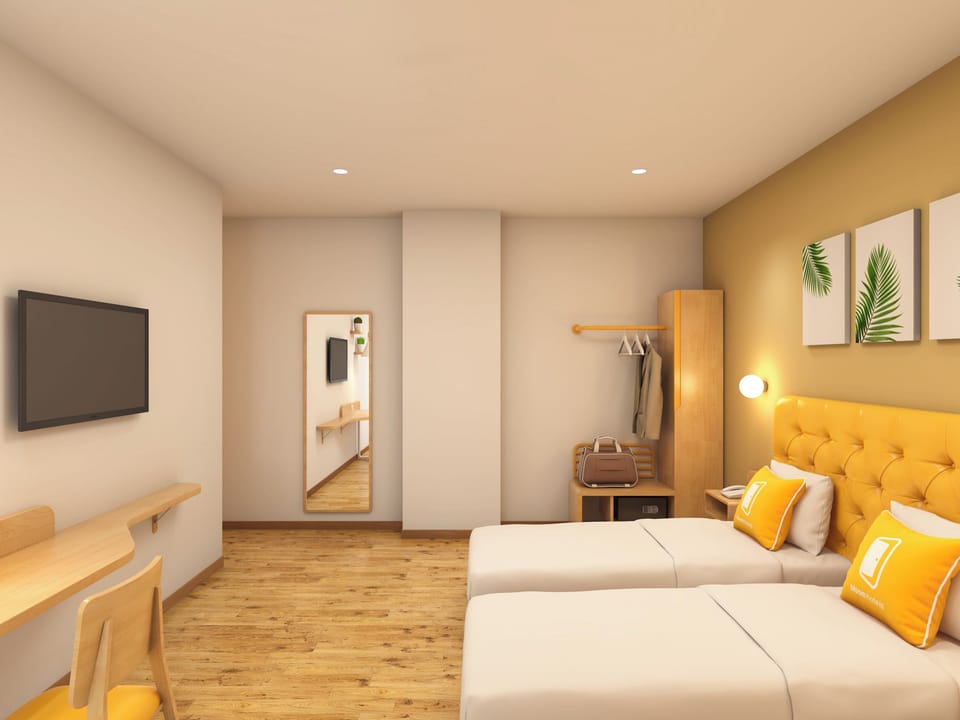 Deluxe Twin Room | Desk, laptop workspace, iron/ironing board, free WiFi