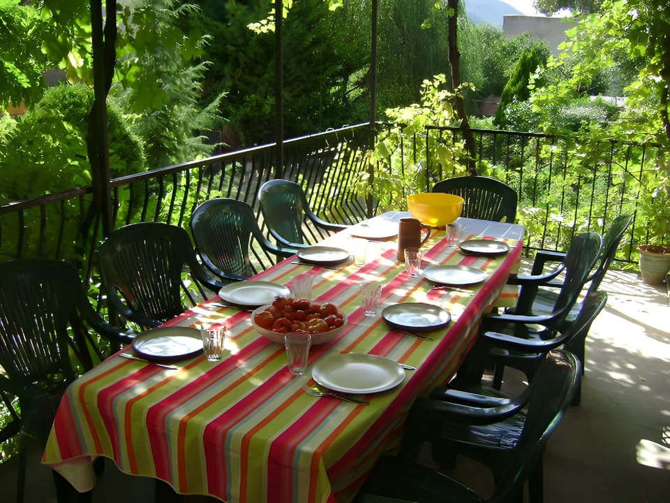 Outdoor dining