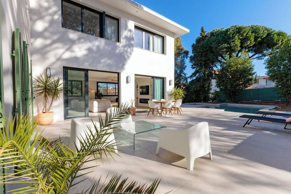 Balcony / Terrace / Patio, Building Exterior, Outdoor