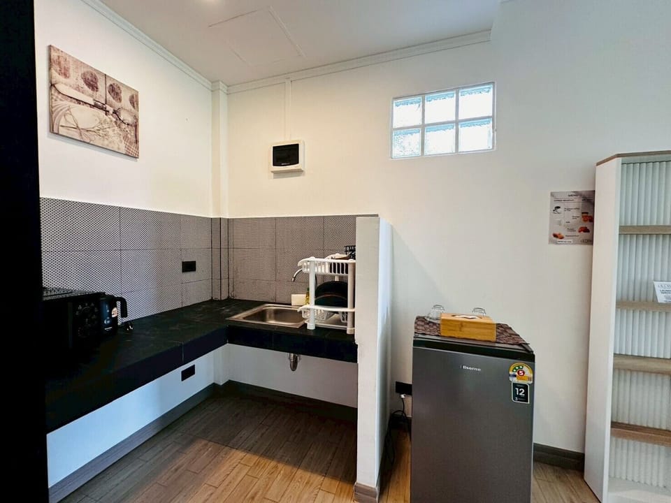 Comfort Single Room, 1 Bedroom | Private kitchen | Mini-fridge