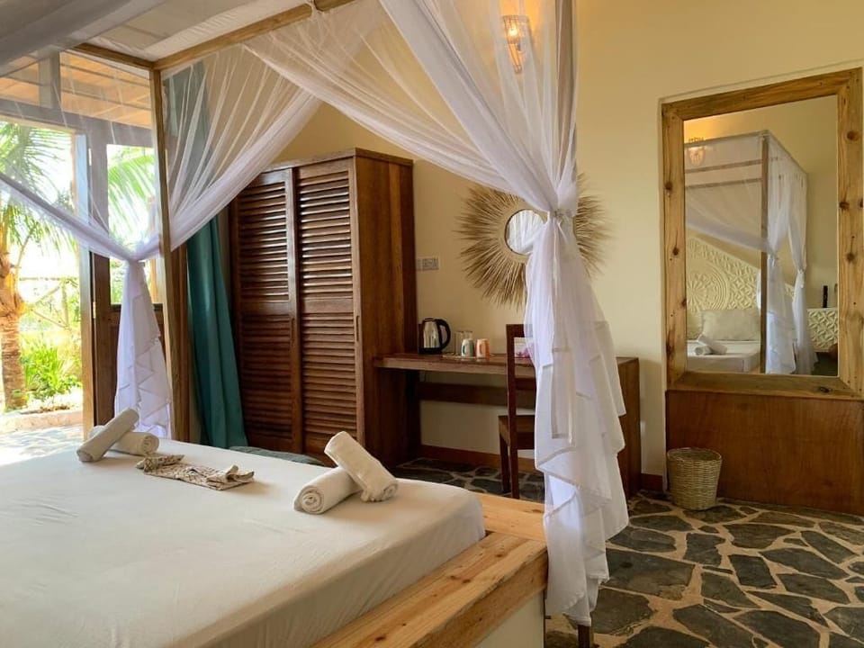 Standard Double Room, Sea View | Bed sheets