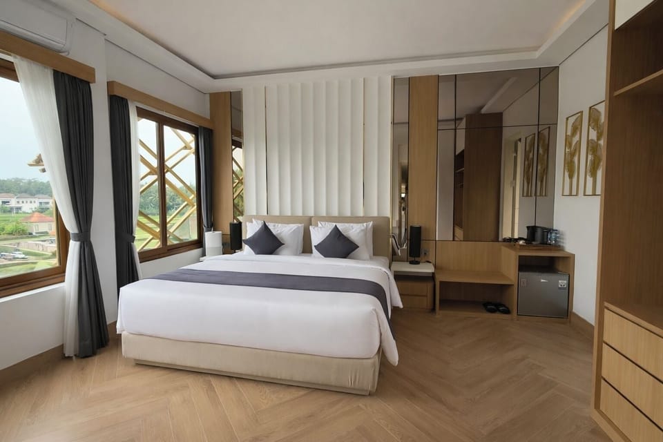 Minibar, desk, iron/ironing board, bed sheets