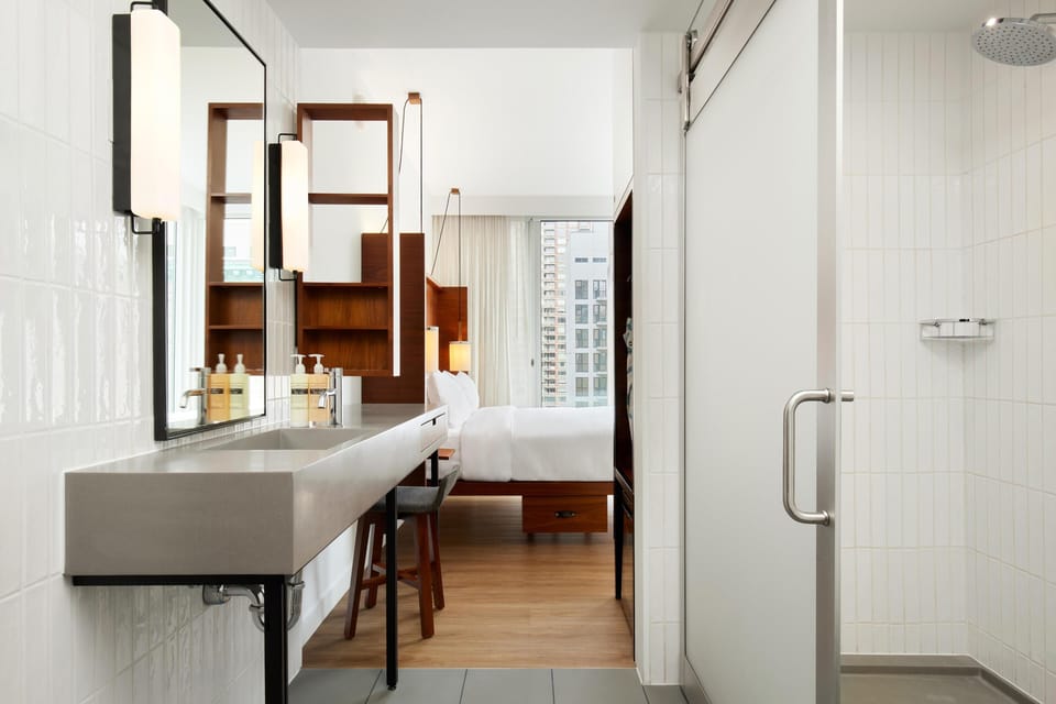 Room, 1 Queen Bed, Corner | Premium bedding, in-room safe, iron/ironing board, WiFi (free)