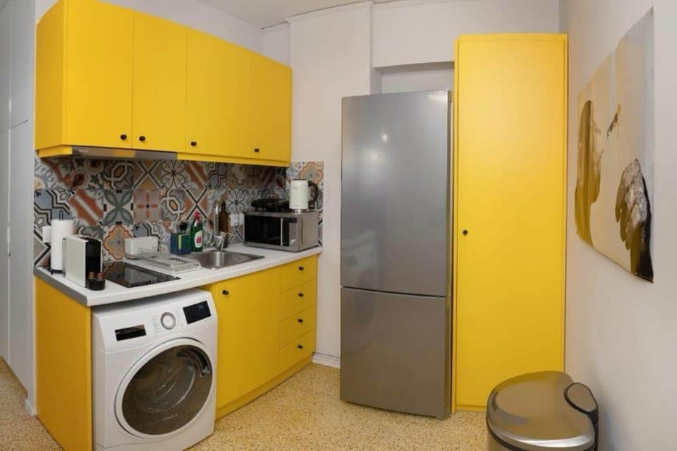 House | 2 bedrooms, desk