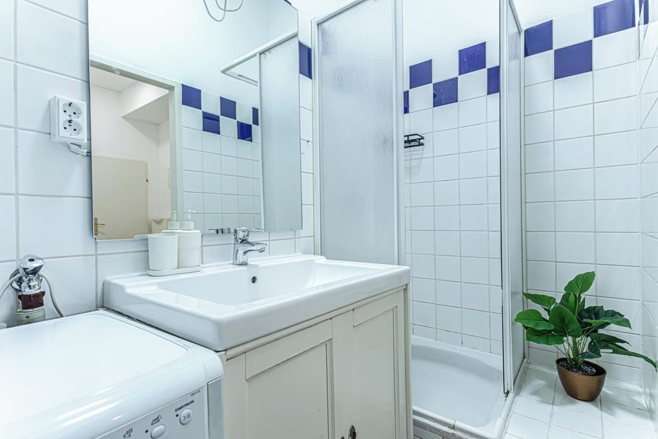 Elegant Spacious 2BR City Center Stay Apartment in Vienna