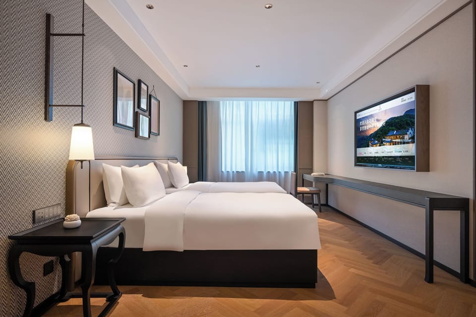 Comfort Twin Room | Down comforters, minibar (free items), desk, laptop workspace