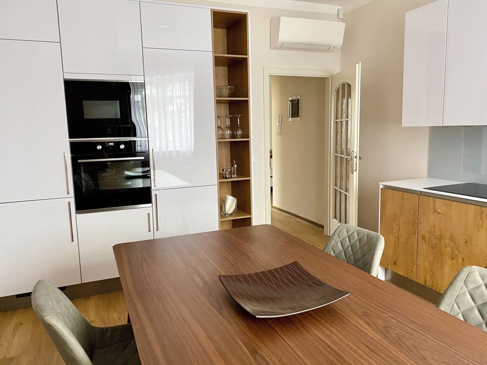 Premium Apartment, 2 Bedrooms | Private kitchen | Oven, cookware/dishes/utensils, freezer