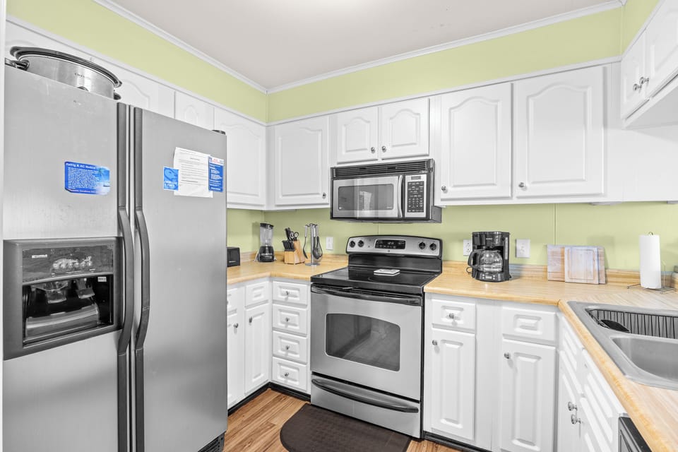 Full kitchen