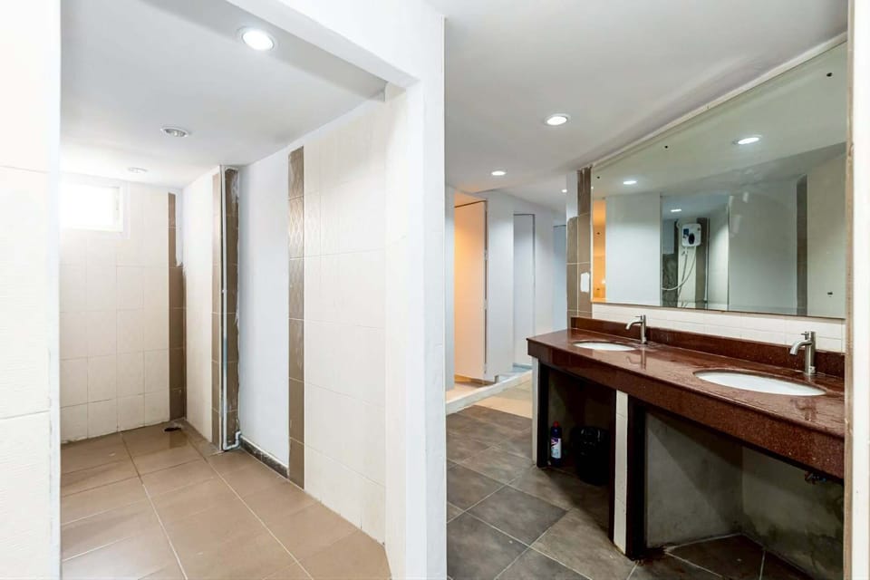 Studio | Bathroom | Bidet