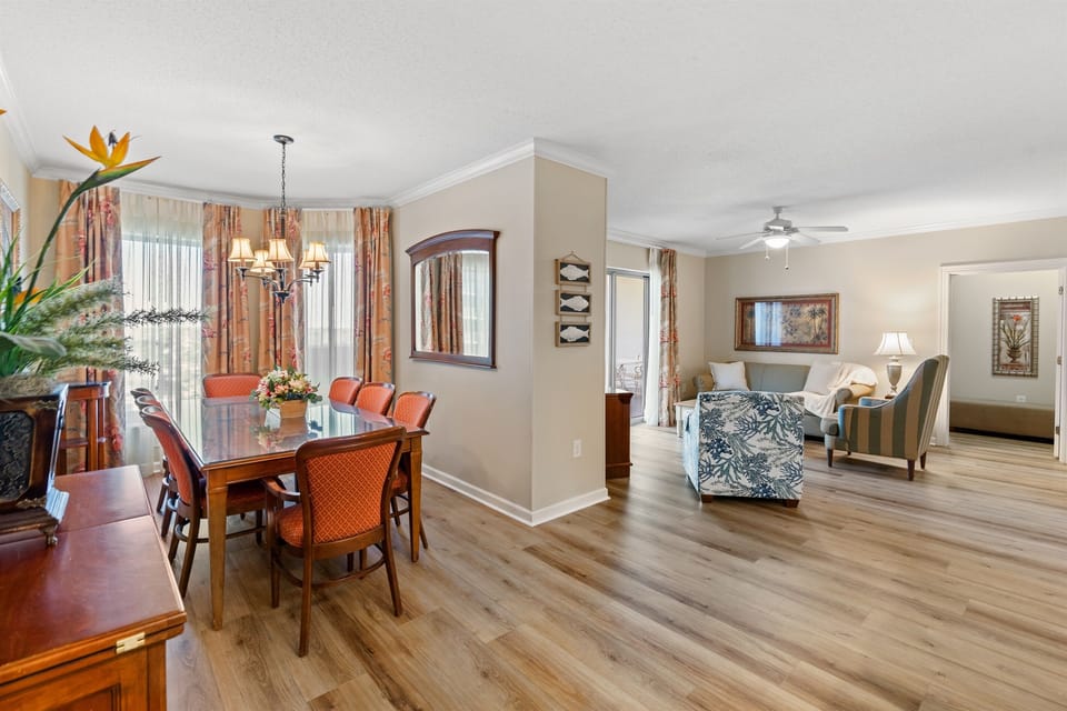 Dining - open flow floor plan w/ Living Room