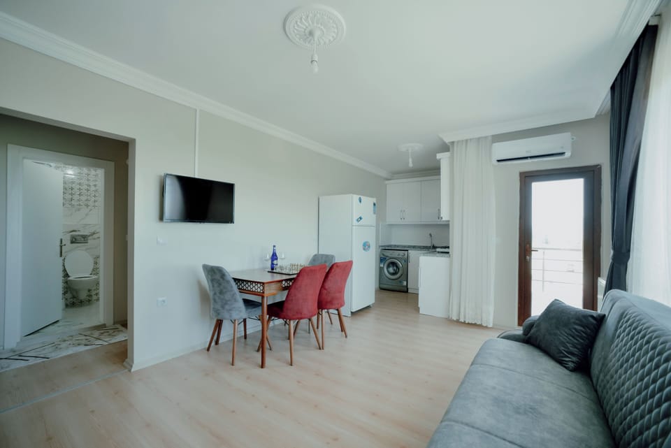 Basic Apartment, Sea View | Living area