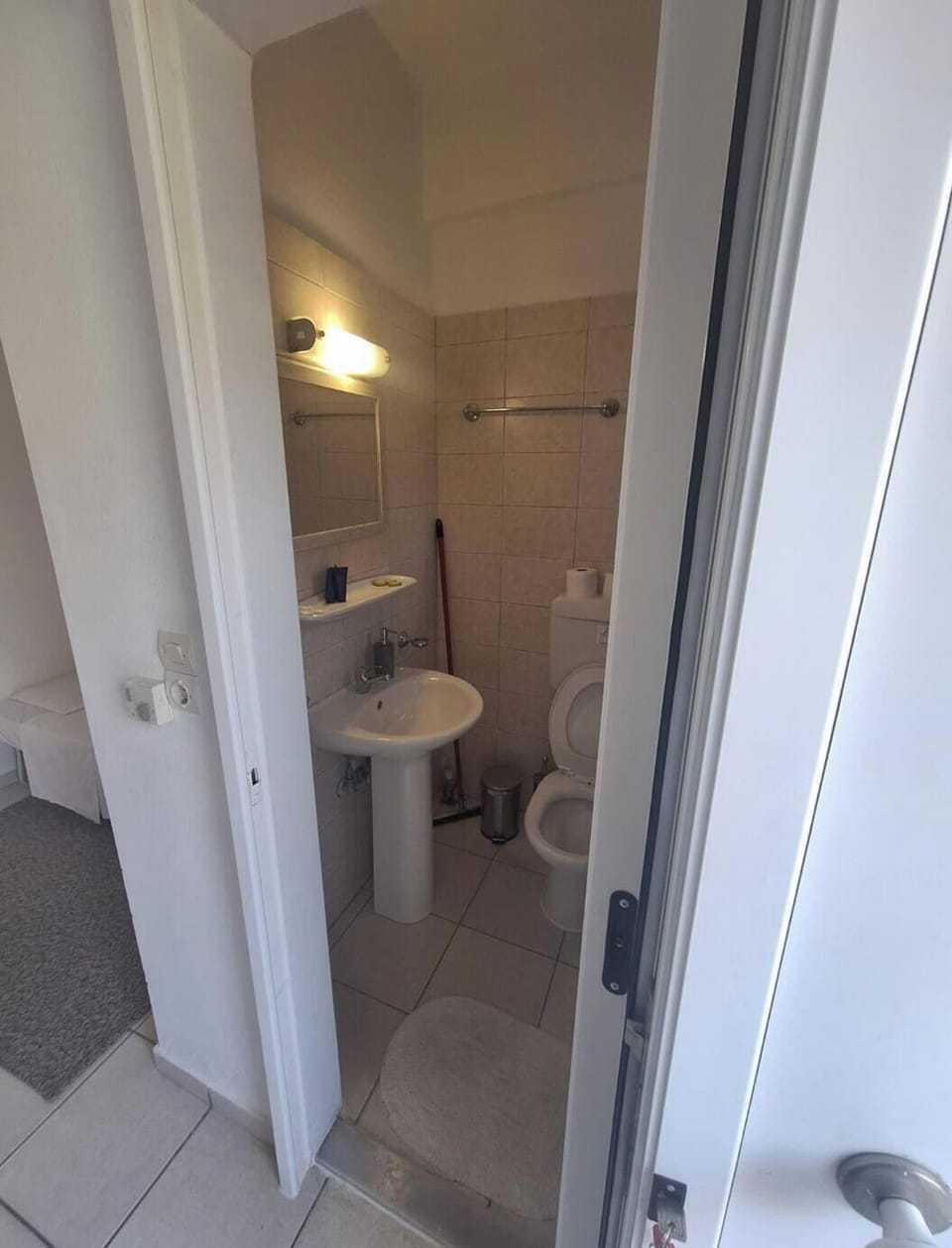 Standard Quadruple Room, City View | Bathroom | Hair dryer, towels, soap, shampoo