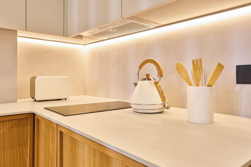 Studio, Balcony | Private kitchen | Coffee/tea maker, fridge, microwave, stovetop