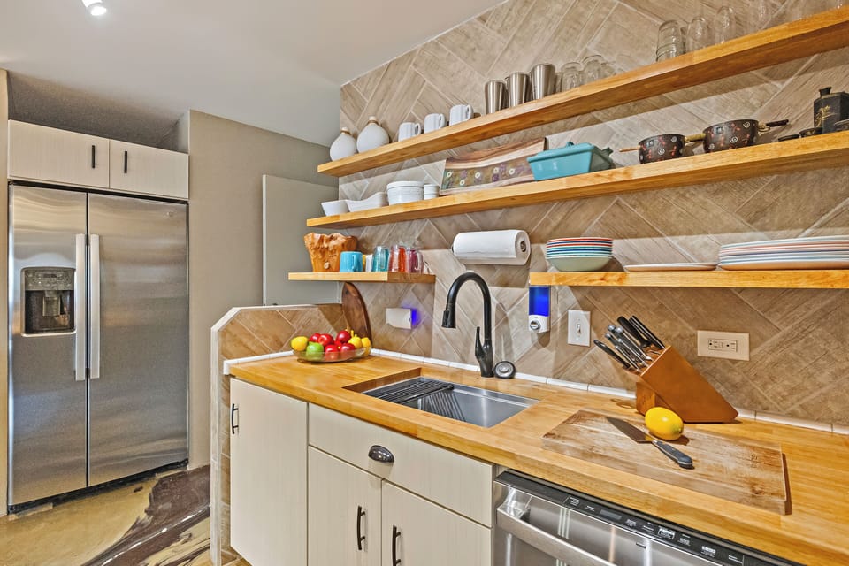 Open shelves, island style. Everything you need right where you can see it.