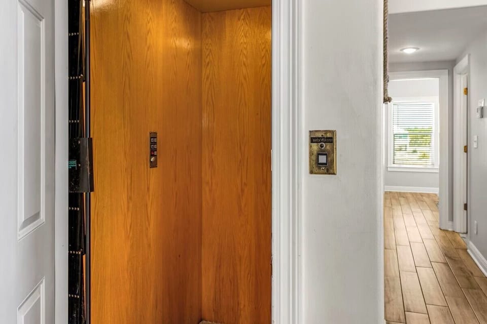 Elevator - Elevator
