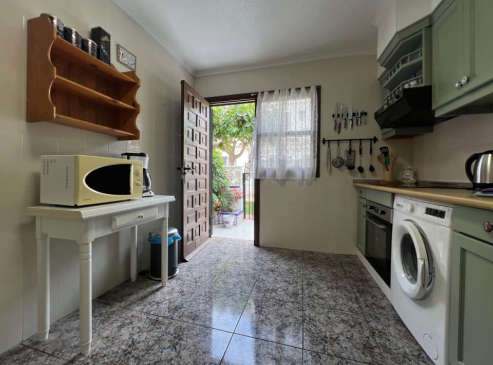 House, 3 Bedrooms, Smoking, Balcony | Laundry