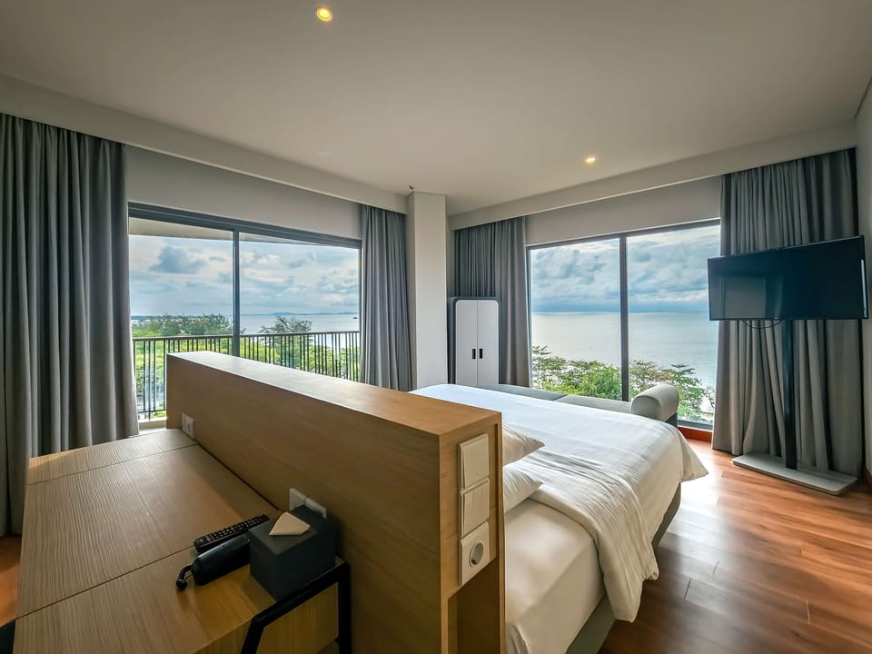Premier Suite, 1 King Bed, Balcony, Sea View | In-room safe, desk, WiFi (free), bed sheets