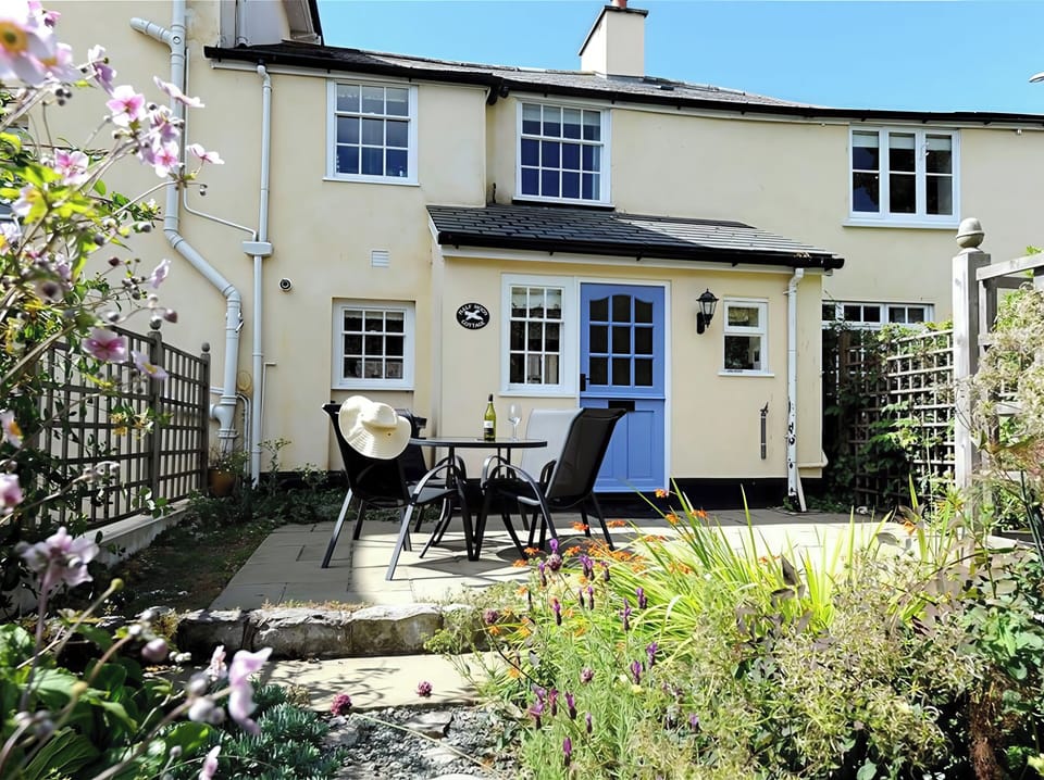 Cottage | Outdoor dining