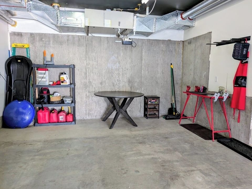 Ski tuning station available to guests