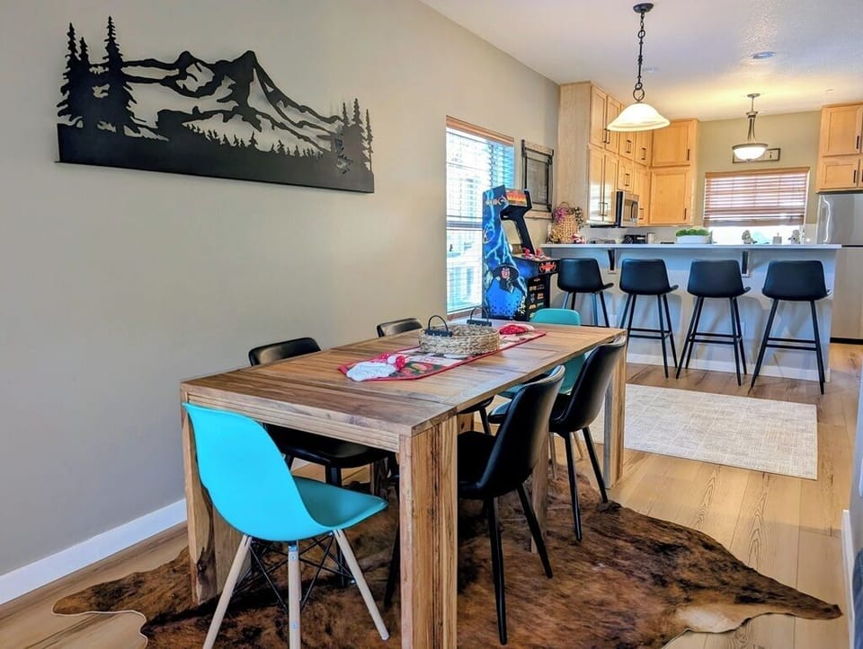 6 person dining table for enjoying those home cooked meals