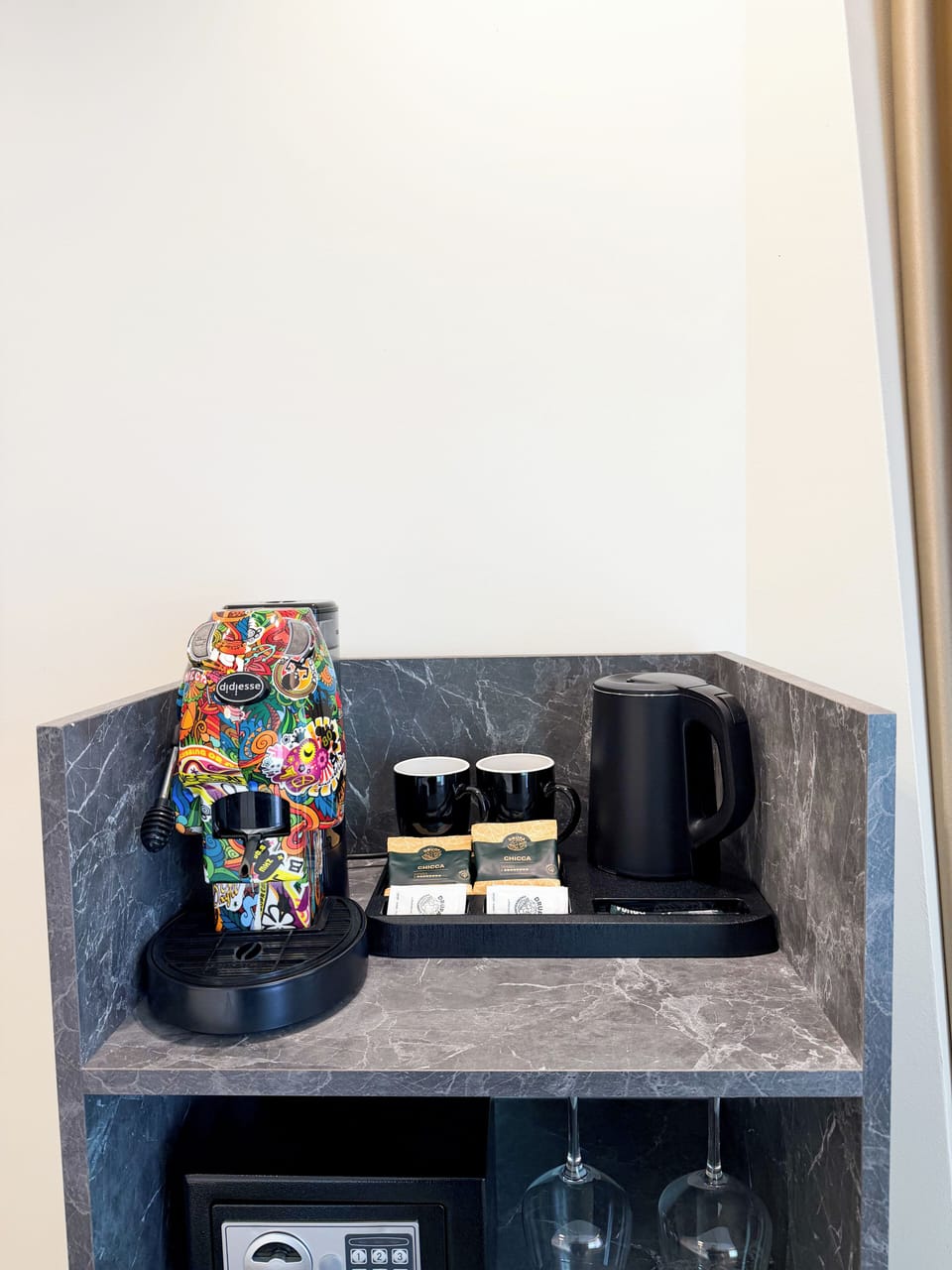 Suite 902 | Hypo-allergenic bedding, minibar, soundproofing, free WiFi
