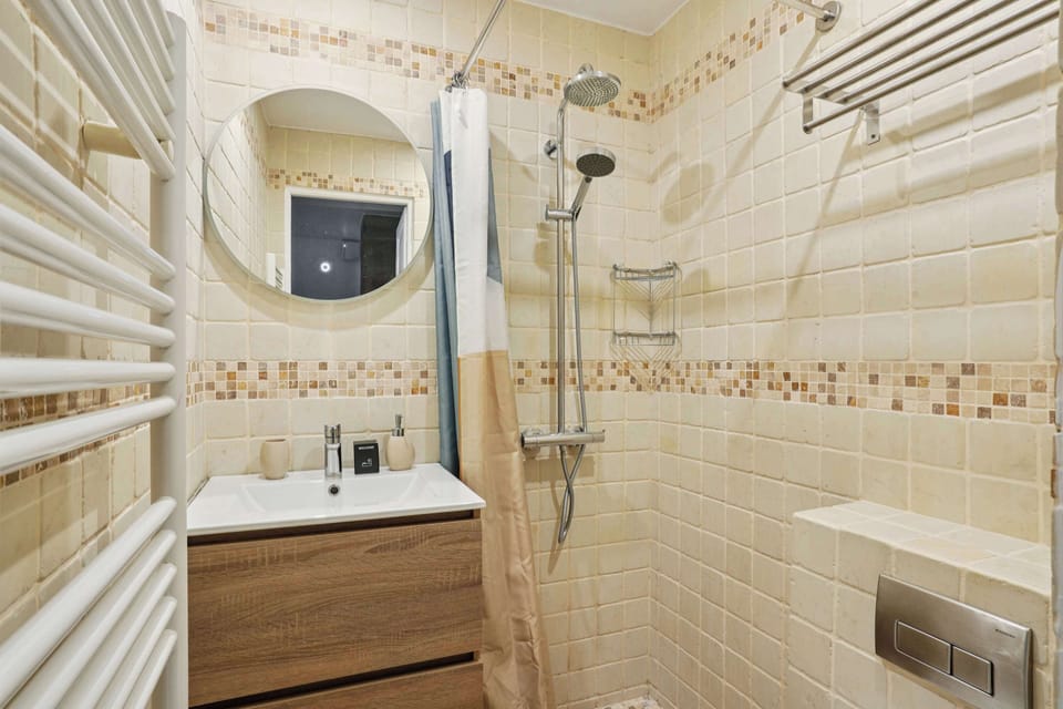 Salle d'eau avec douche et wc