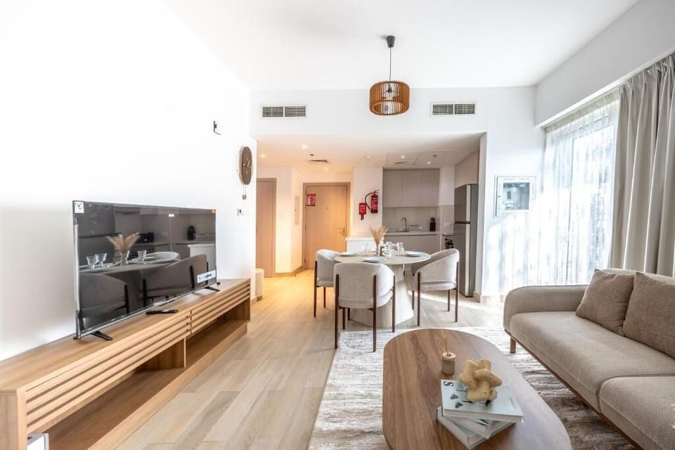Classic Apartment, Balcony, Partial Sea View | Living area