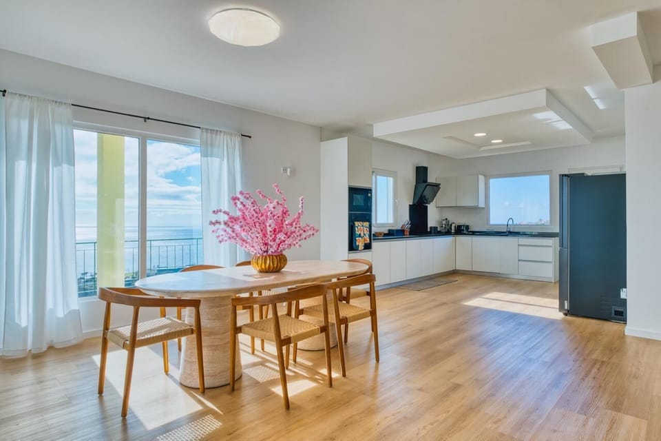 Deluxe Townhome, Mountain View | Dining