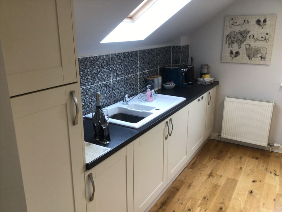 Kitchen inc dish washer, toaster and tea/coffee making facilities
