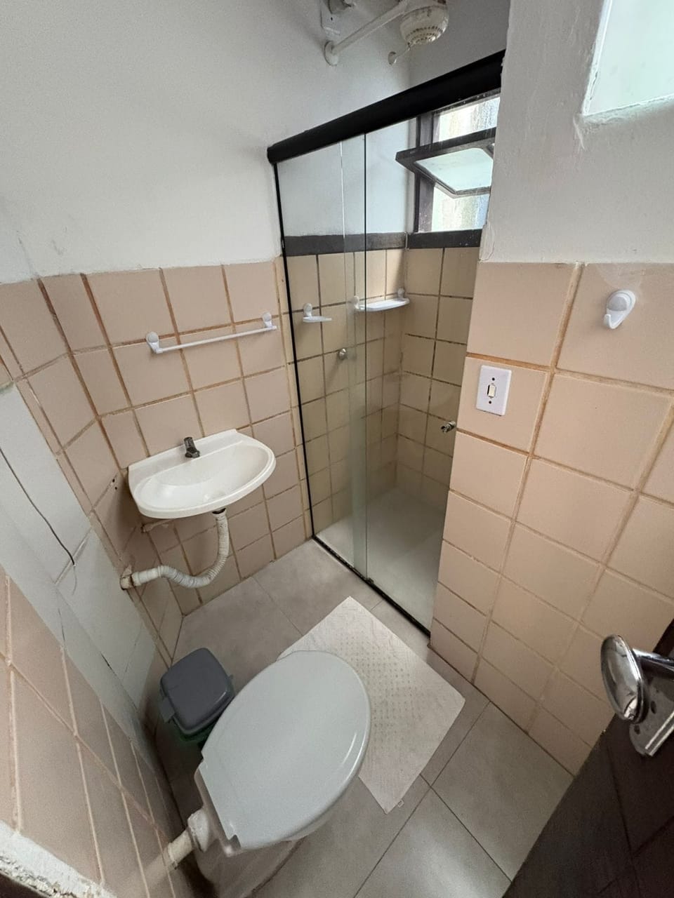 Family Room | Bathroom | Shower, towels, toilet paper