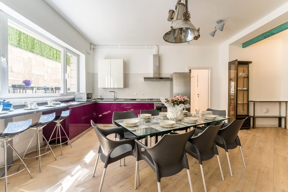 Deluxe Apartment, 4 Bedrooms | Dining