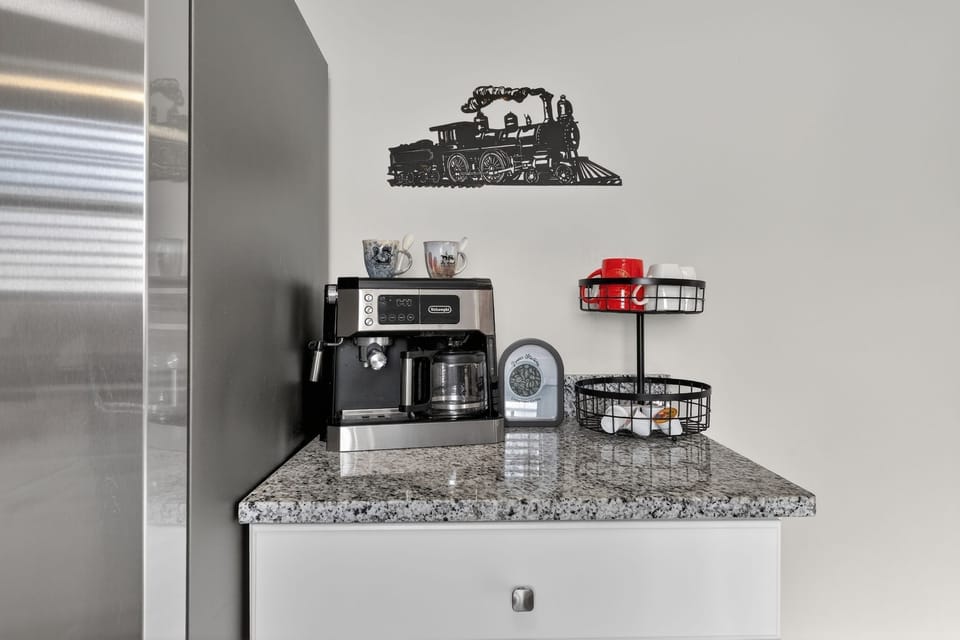 Appliance, Microwave, Oven, Indoors, Kitchen