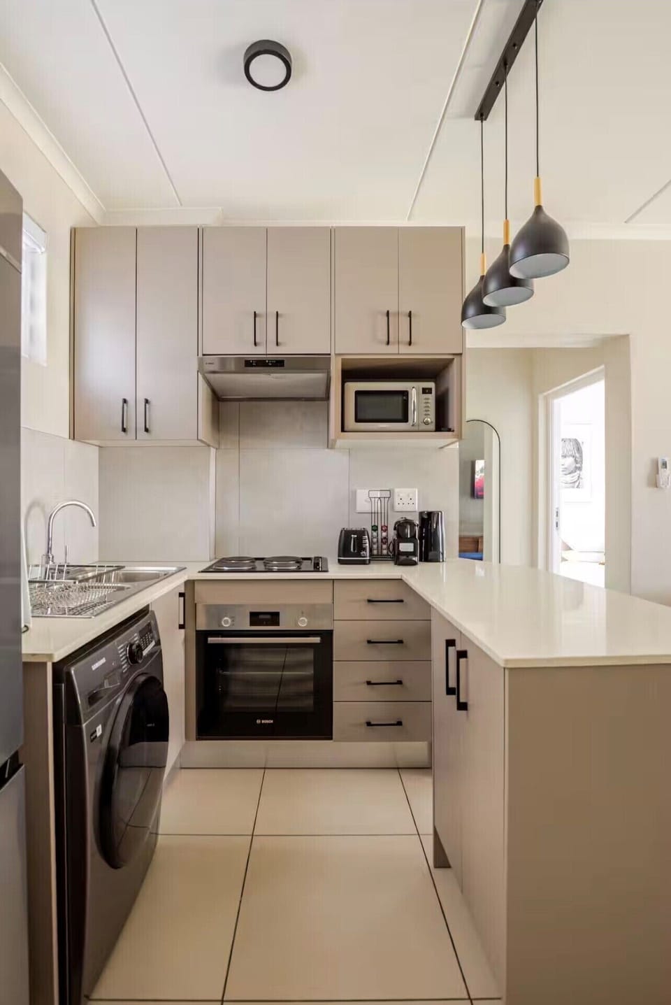 Luxury Apartment, Air conditioning | Private kitchen | Electric kettle, toaster