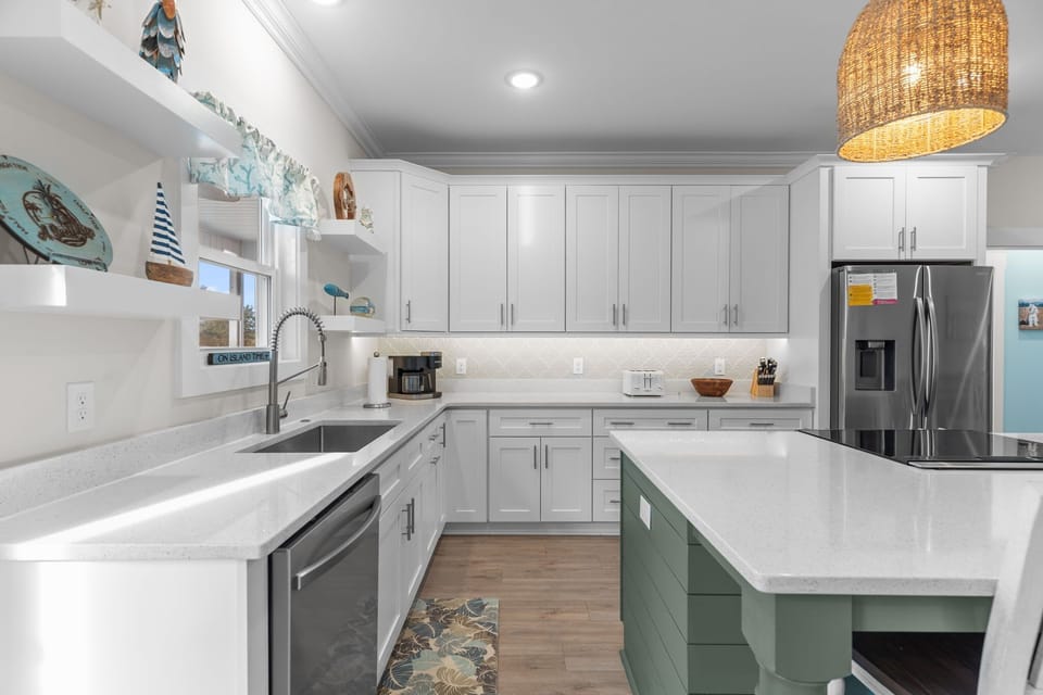 Fully Equipped Kitchen w/ Refrigerator, Dishwasher, Stove, Oven, Microwave, Toaster, Cooking Utensils, and Breakfast Bar Area