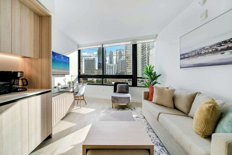 Modern living at its best: floor to ceiling city views, a fully equipped kitchen, and a versatile sofa bed for added convenience. Everything you need for a premium stay in one stylish space