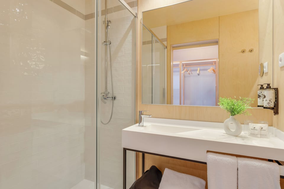 Shower, free toiletries, hair dryer, towels