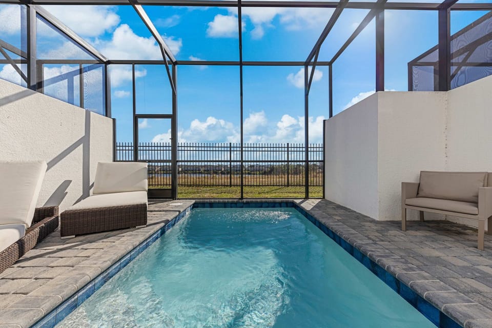 Private pool, total relaxation