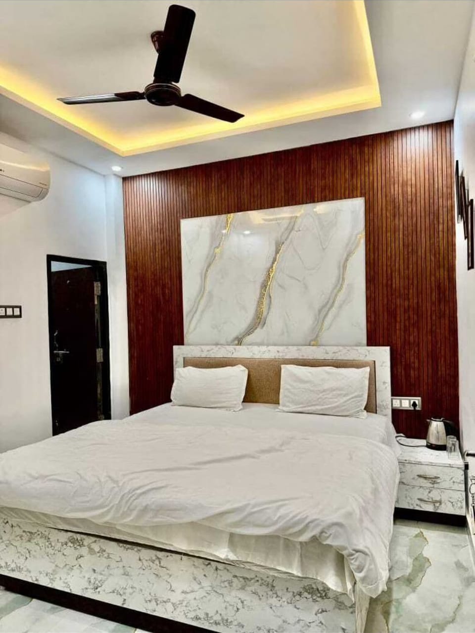 Deluxe Double Room | Free WiFi
