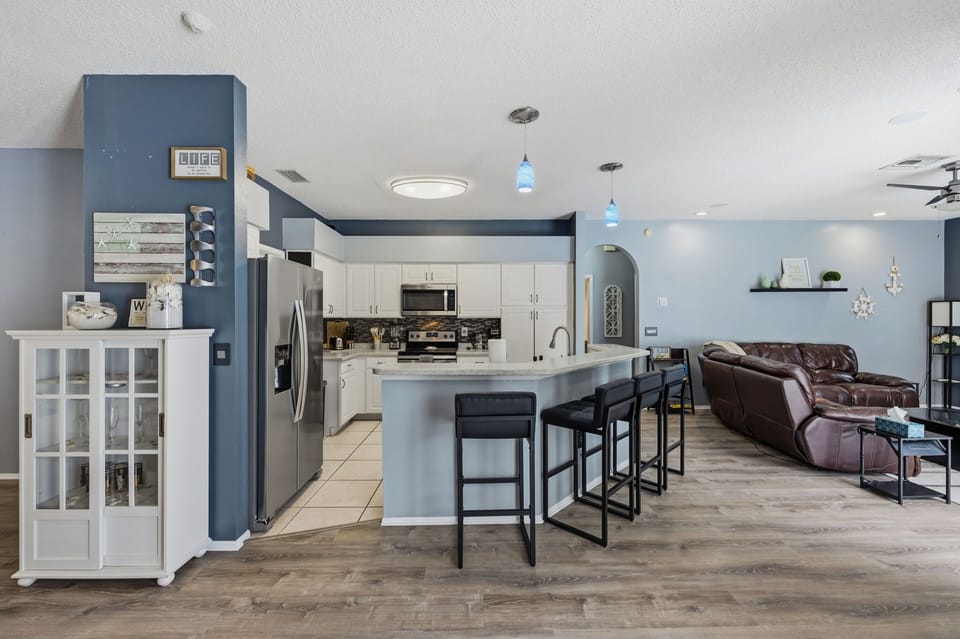 Space to breathe, room to play. Our open floor plan keeps everyone connected—cook, chat, or lounge without missing a moment of fun.