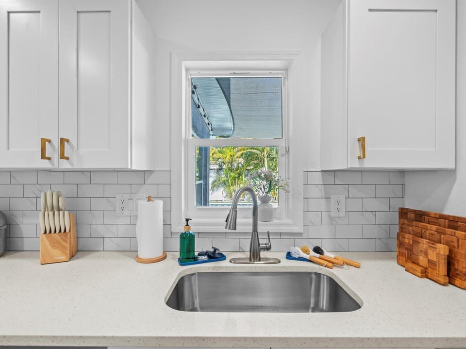 Spacious, fully equipped kitchen perfect for cooking
