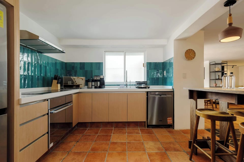 Modern and well-equipped kitchen