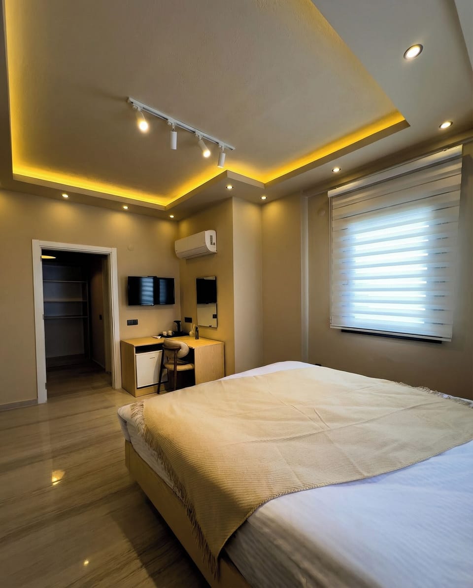 Double Room, 1 Double Bed | Desk, laptop workspace, soundproofing, iron/ironing board