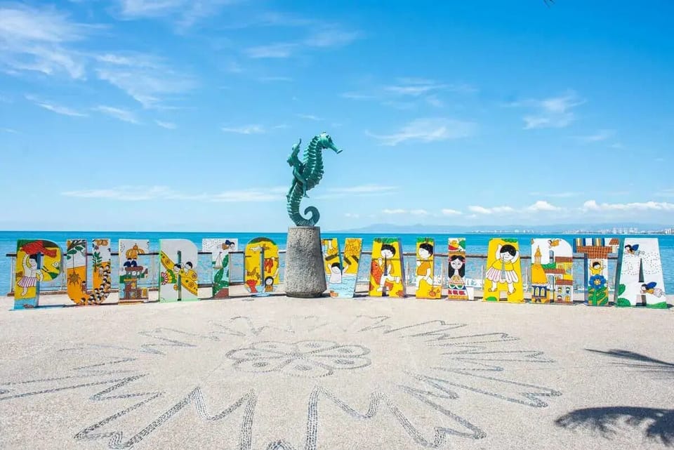 2 blocks from the boardwalk/malecon!