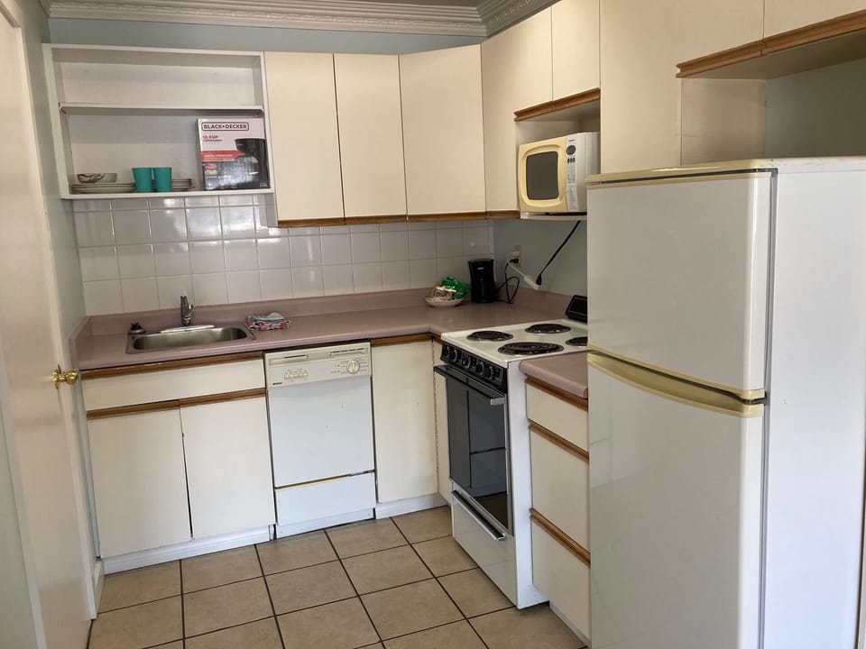 Standard Suite, 2 Bedrooms, Kitchen | Private kitchen | Fridge, microwave, coffee/tea maker, electric kettle