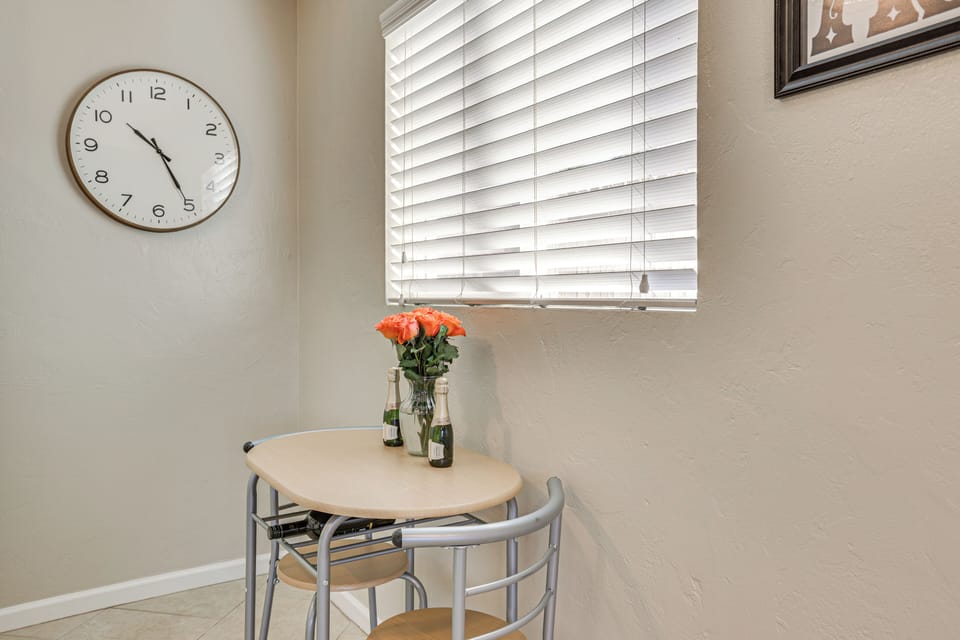 Dining Area | Dishes & Flatware Provided