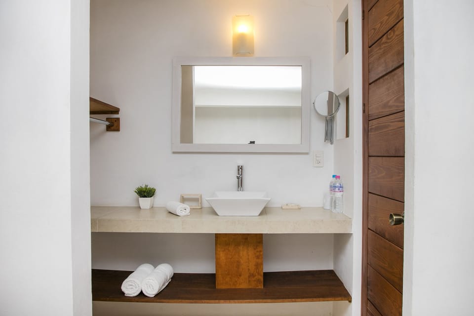 Bathroom sink