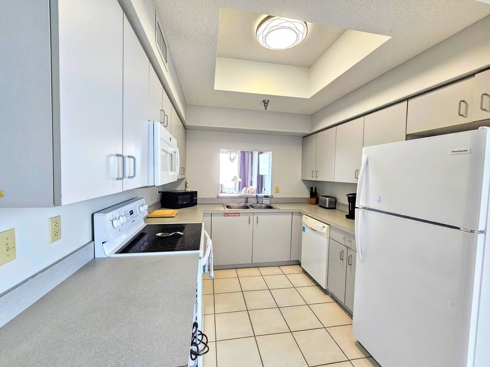 Condo, Multiple Beds, Patio, Ocean View (Wave Watch) | Private kitchen