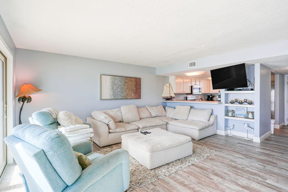 Condo, Multiple Beds, Balcony, Beach View (Tranquil Vista) | Living area