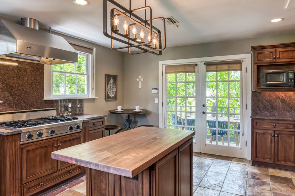 Apartment, Multiple Beds, Balcony, Garden View (52 St George) | Private kitchen